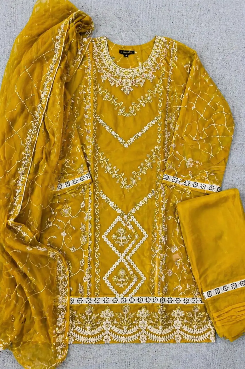 Trendy Pakistani Dresses for Women - Image 5